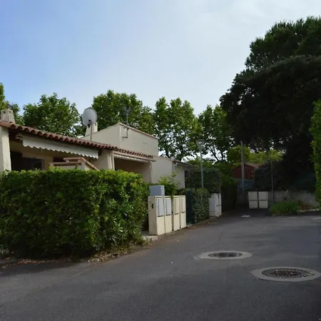 Apartment Maison Cap D'agde, 1 Piece, 4 Personnes - Fr-1-249-243 Agde